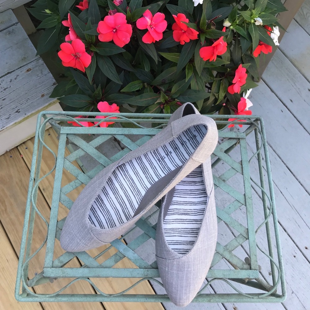 Light gray, linen-feeling, slip on shoes.